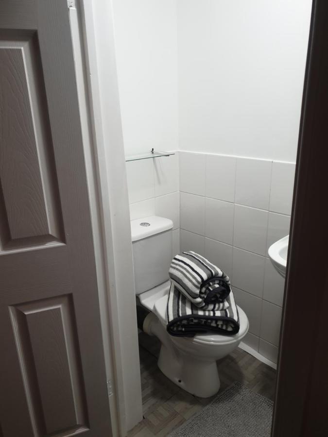 Coventry Studio Apartment ภายนอก รูปภาพ